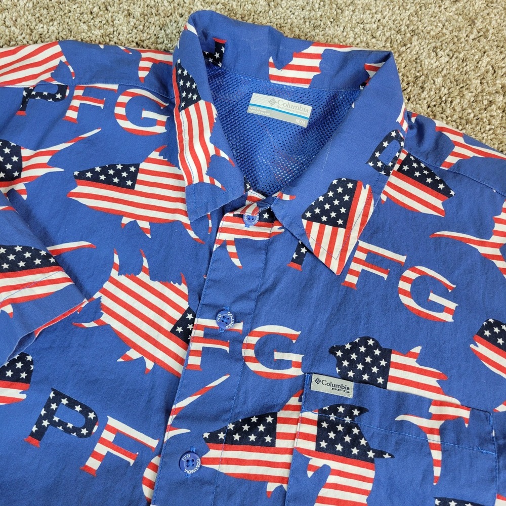 Columbia PFG Mens Medium Blue AOP USA Flag Fish Vented Button Up Short Sleeve‎